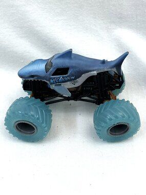 Monster Jam Megalodon Truck: 1:64 Exclusive WATER Monster Wash Colour Change Set